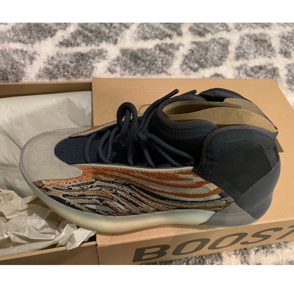 Yeezy Quantum ‘Flash Orange’ - Picture 2 of 5